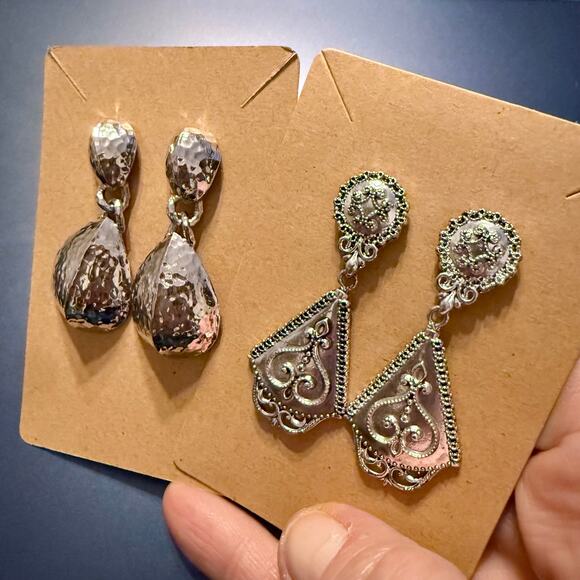 Vintage Pair of Avon Silver Tone Drop Earrings - Picture 3 of 15